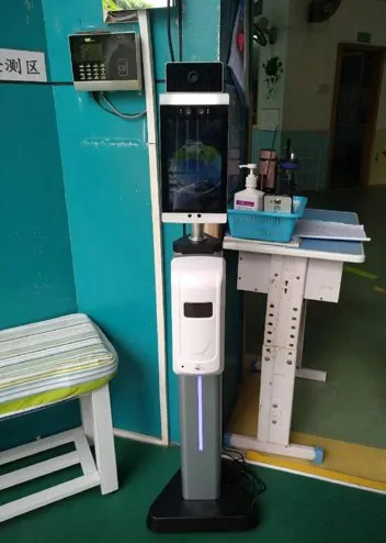Terminal facial de pedestal en un colegio